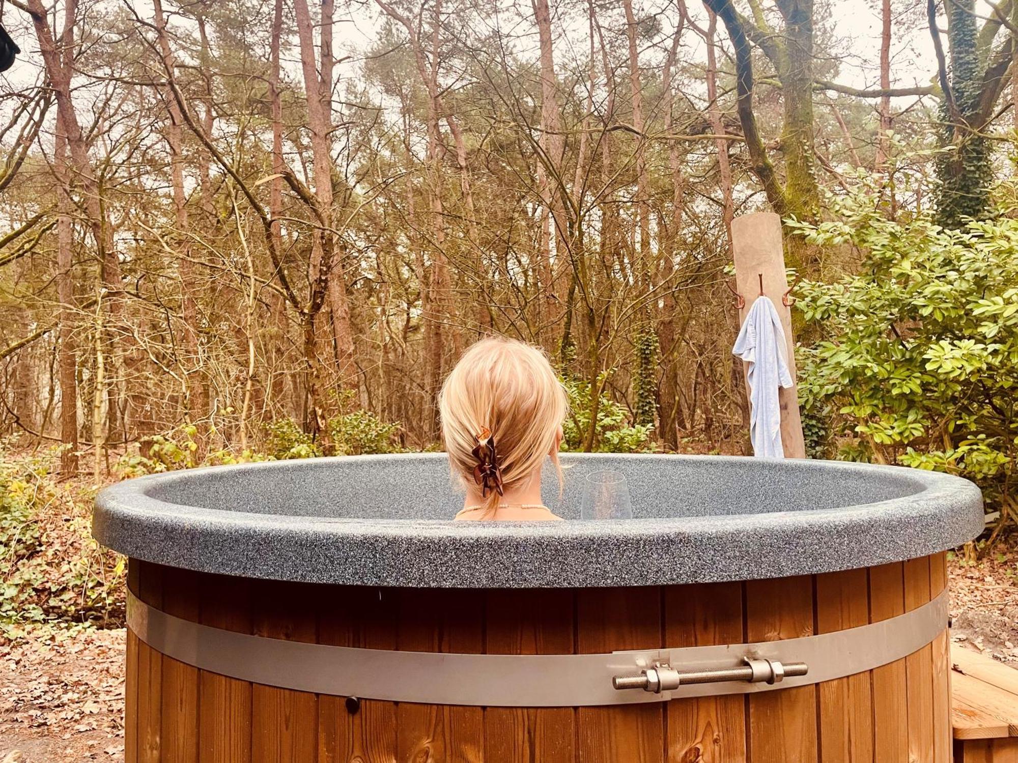 Wellness In The Woods - 4P Tinyhouse Met Prive Sauna & Hottub Diessen Exteriör bild